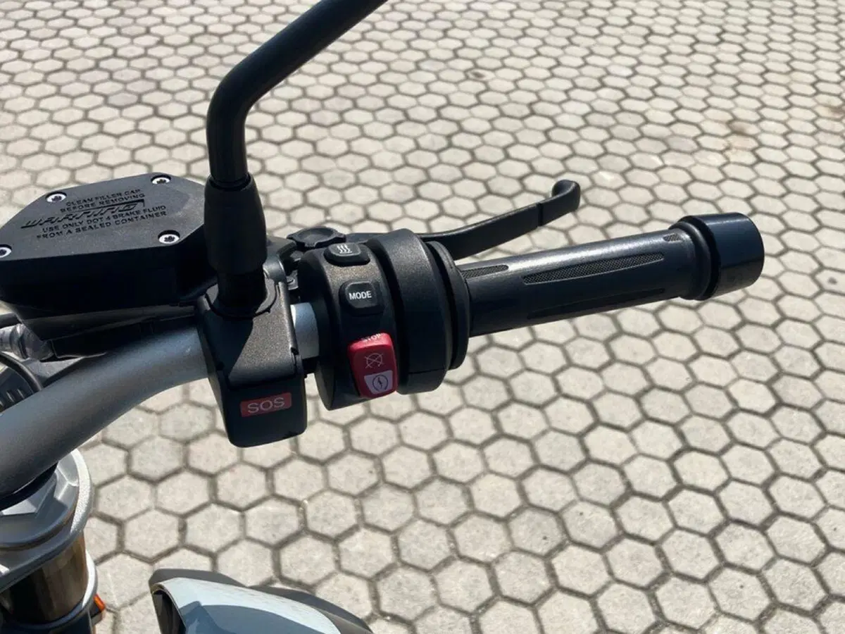 Bmw R 1250 R (2021 - 25) (10)