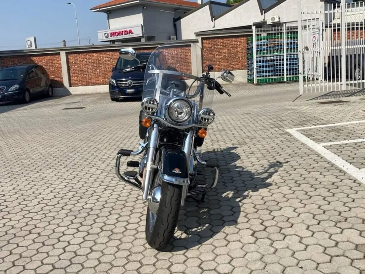Harley-Davidson 114 Heritage Classic (2018 - 20) - FLHCS (2)