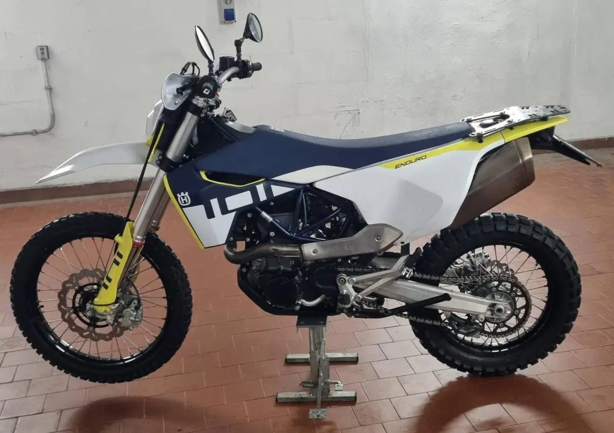 Husqvarna 701 Enduro (2023 - 25) (2)