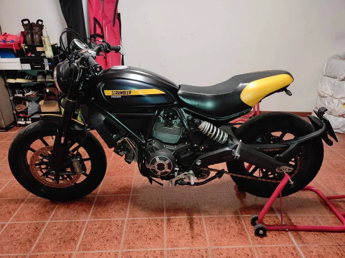 Ducati Scrambler 800 Full Throttle (2015 - 16) (2)