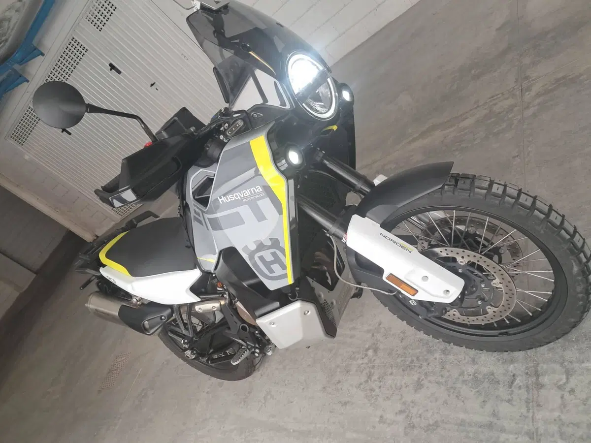 Husqvarna Norden 901 (2022 - 26) (9)