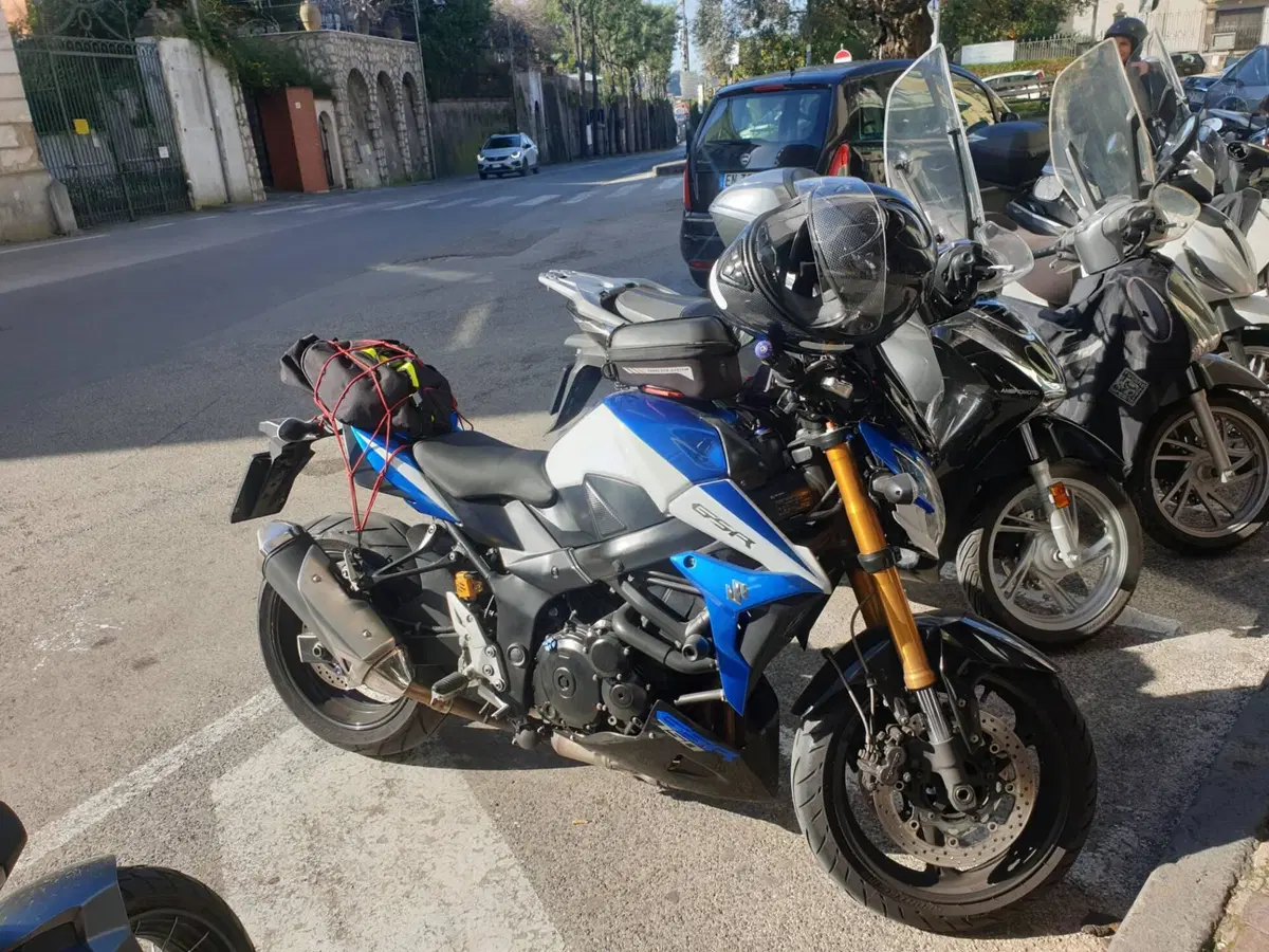Suzuki GSR 750 (2010 - 15)