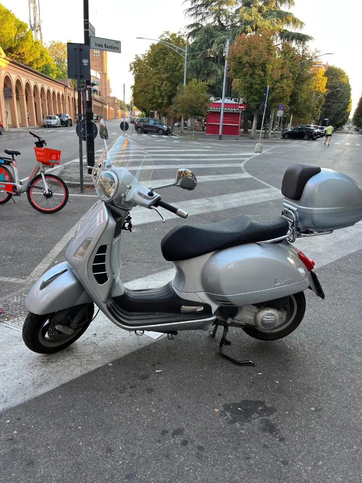 Vespa GTS 250 i.e. (2)