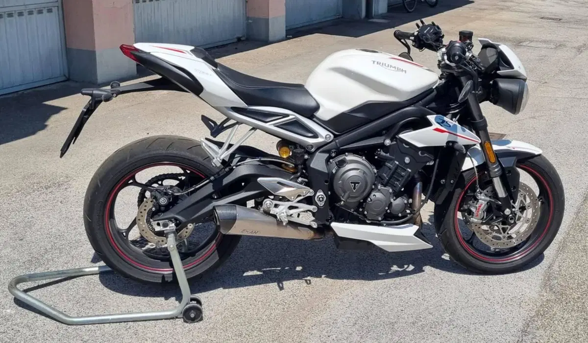 Triumph Street Triple RS (2017 - 19) (3)