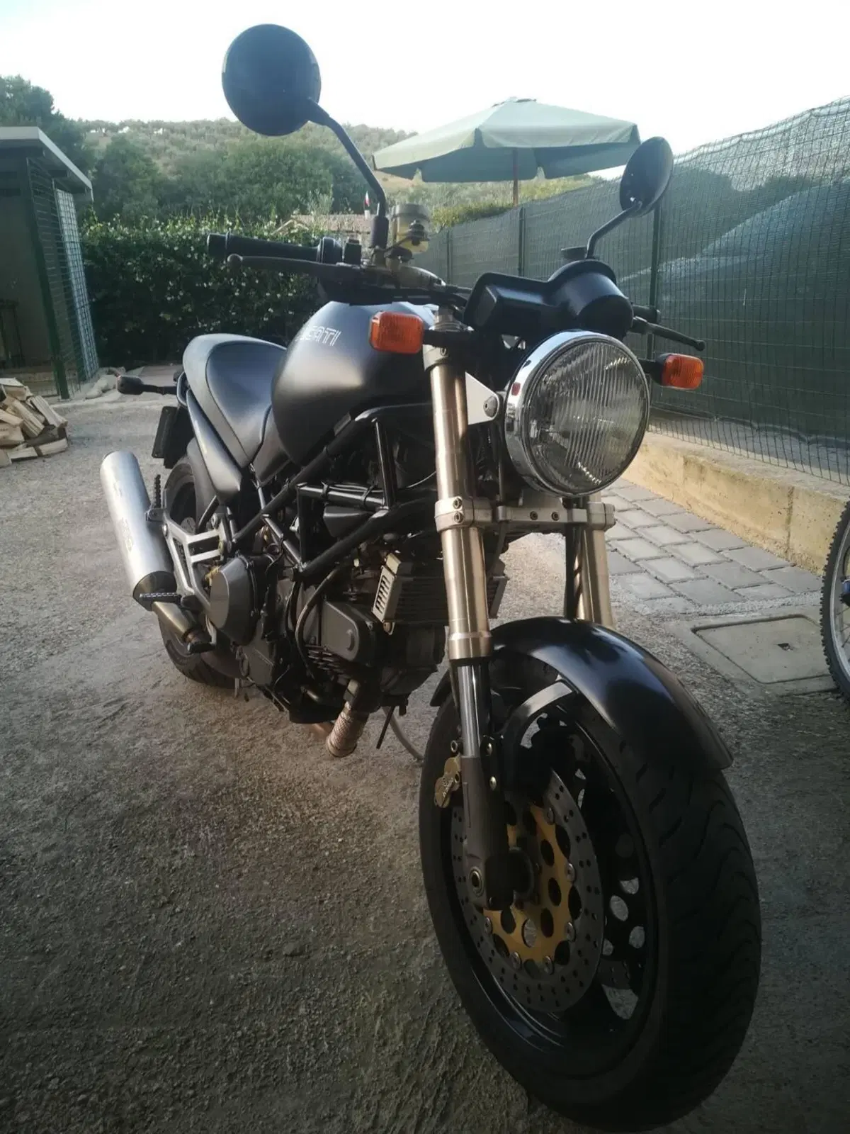 Ducati Monster 900 (3)
