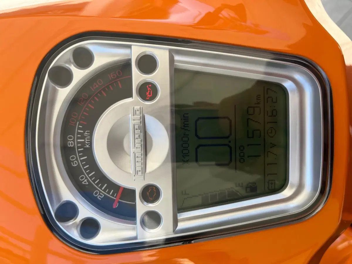 Lambretta V125 Special (2021 - 26) (8)