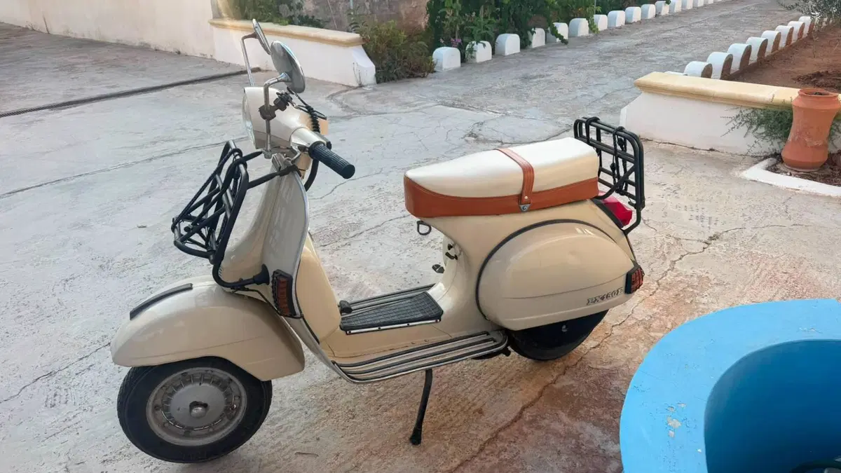 Piaggio Vespa PX150E (2)