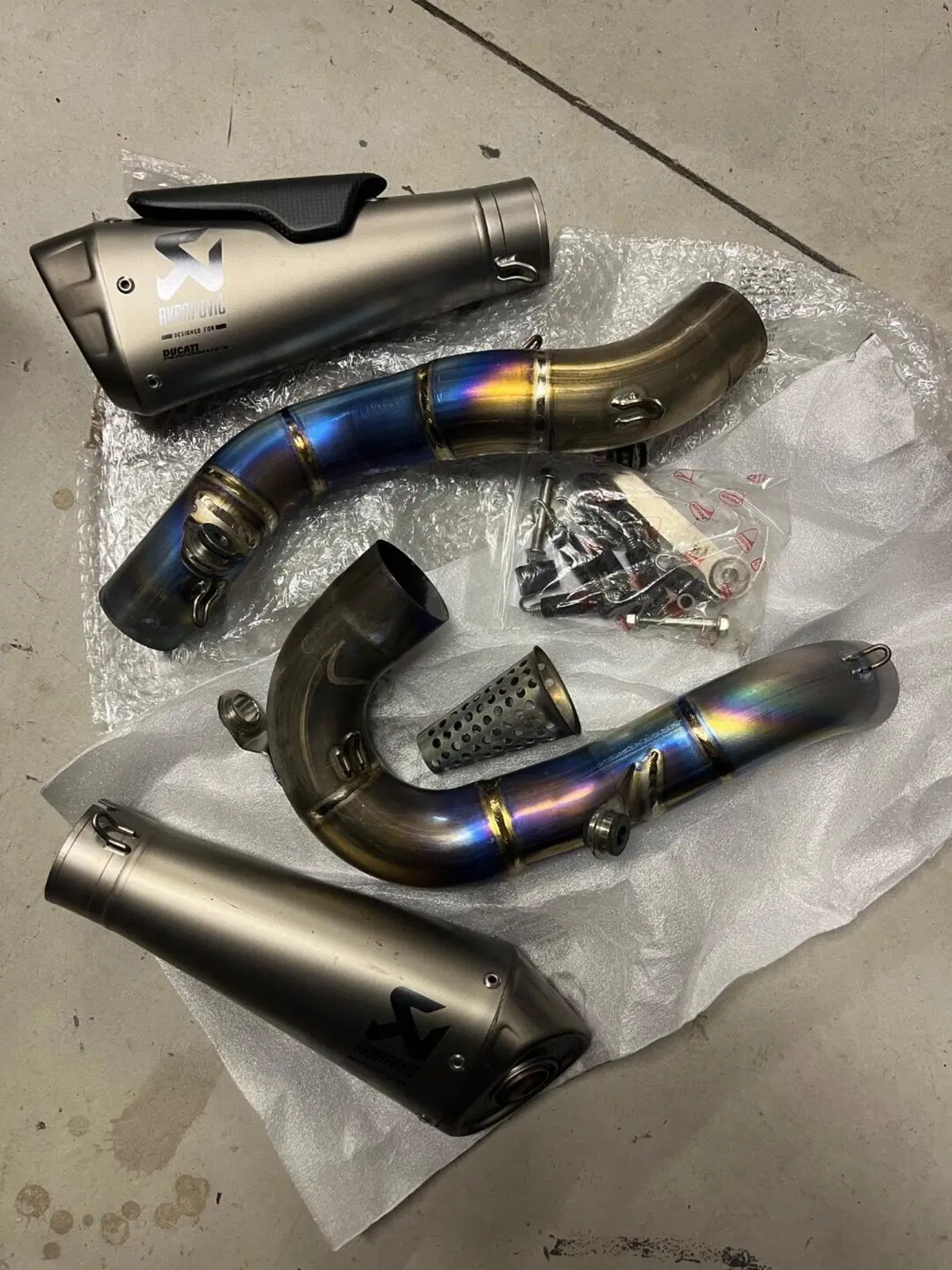 Terminali Akrapovic x ducati Streetfighter v4/v4s (3)