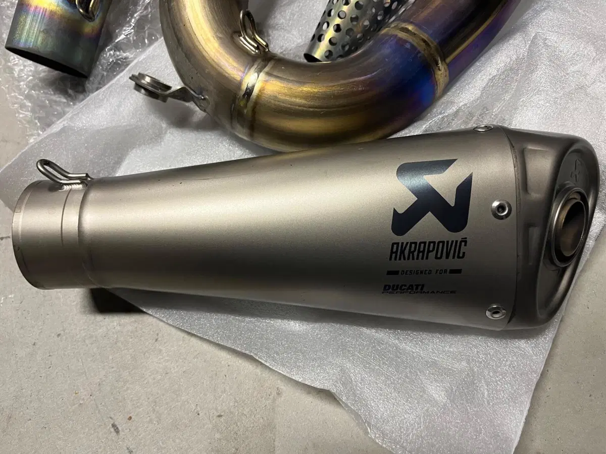 Terminali Akrapovic x ducati Streetfighter v4/v4s