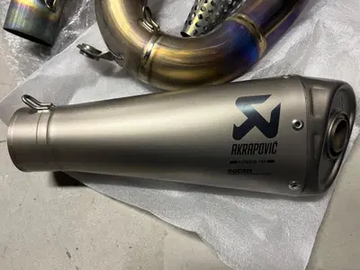 Terminali Akrapovic x ducati Streetfighter v4/v4s