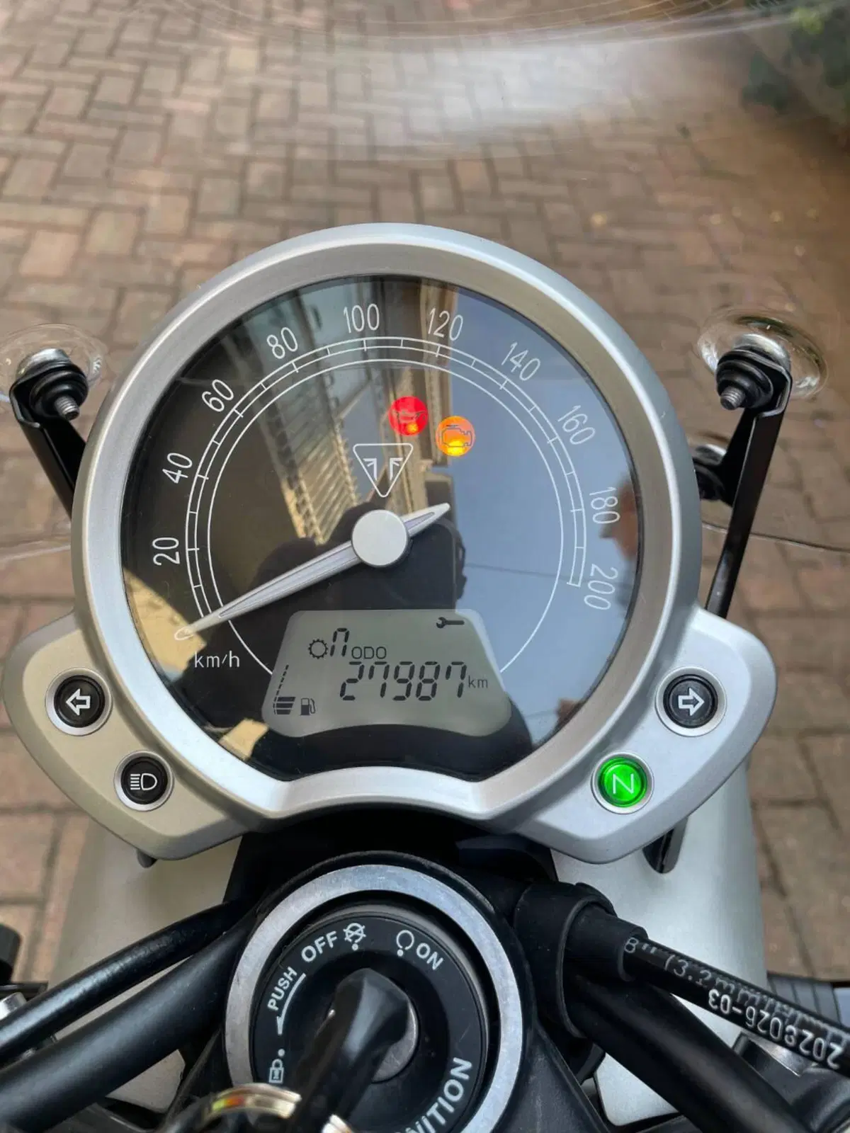 Triumph Street Twin 900 (2017 - 18) (5)