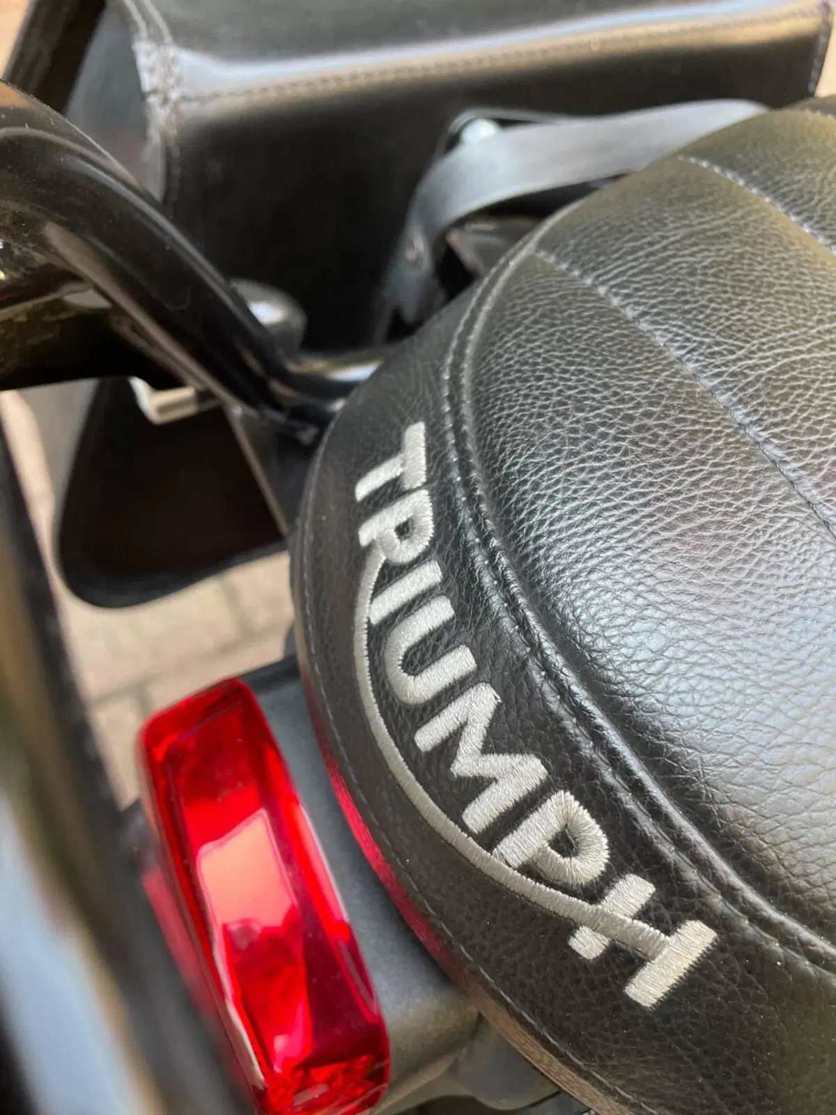Triumph Street Twin 900 (2017 - 18) (12)