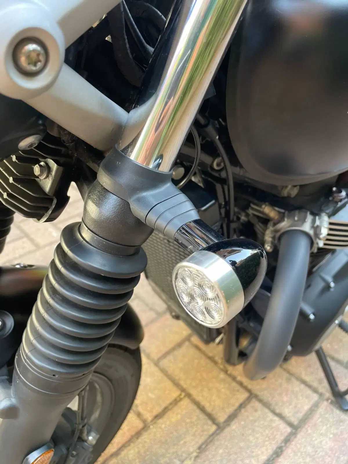 Triumph Street Twin 900 (2017 - 18) (17)