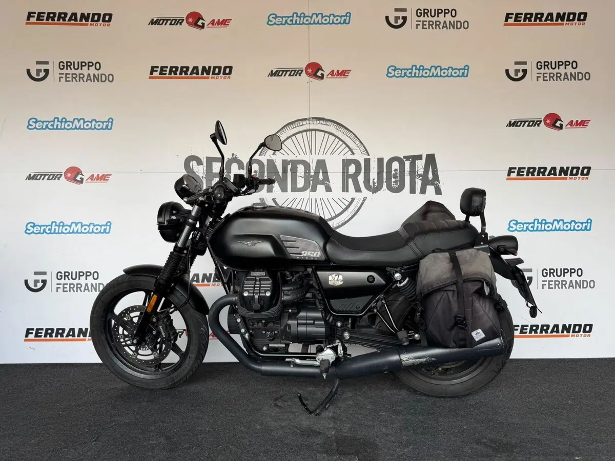 Moto Guzzi V7 Stone (2021 - 24) (2)