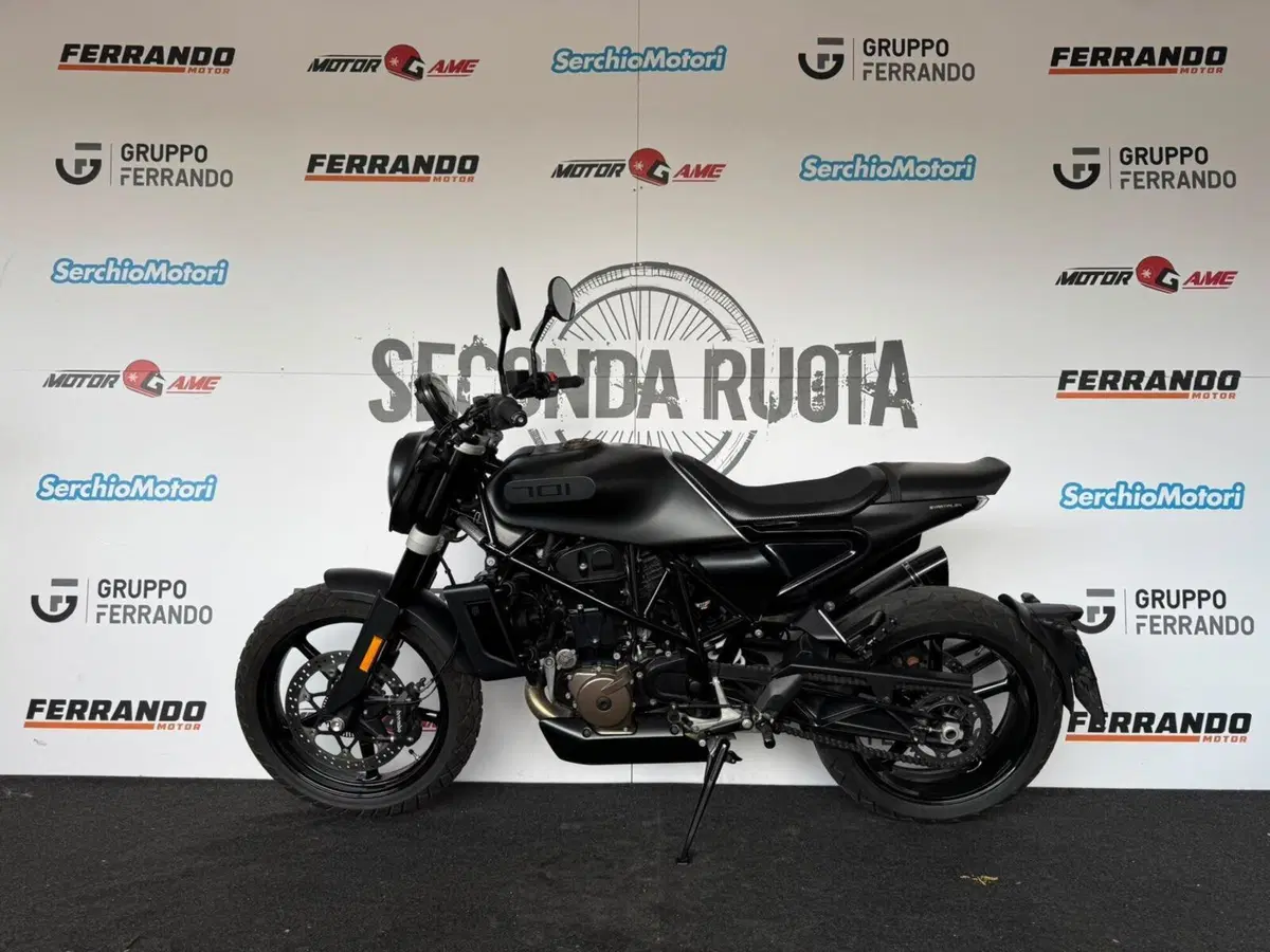 Husqvarna Svartpilen 701 (2020) (2)