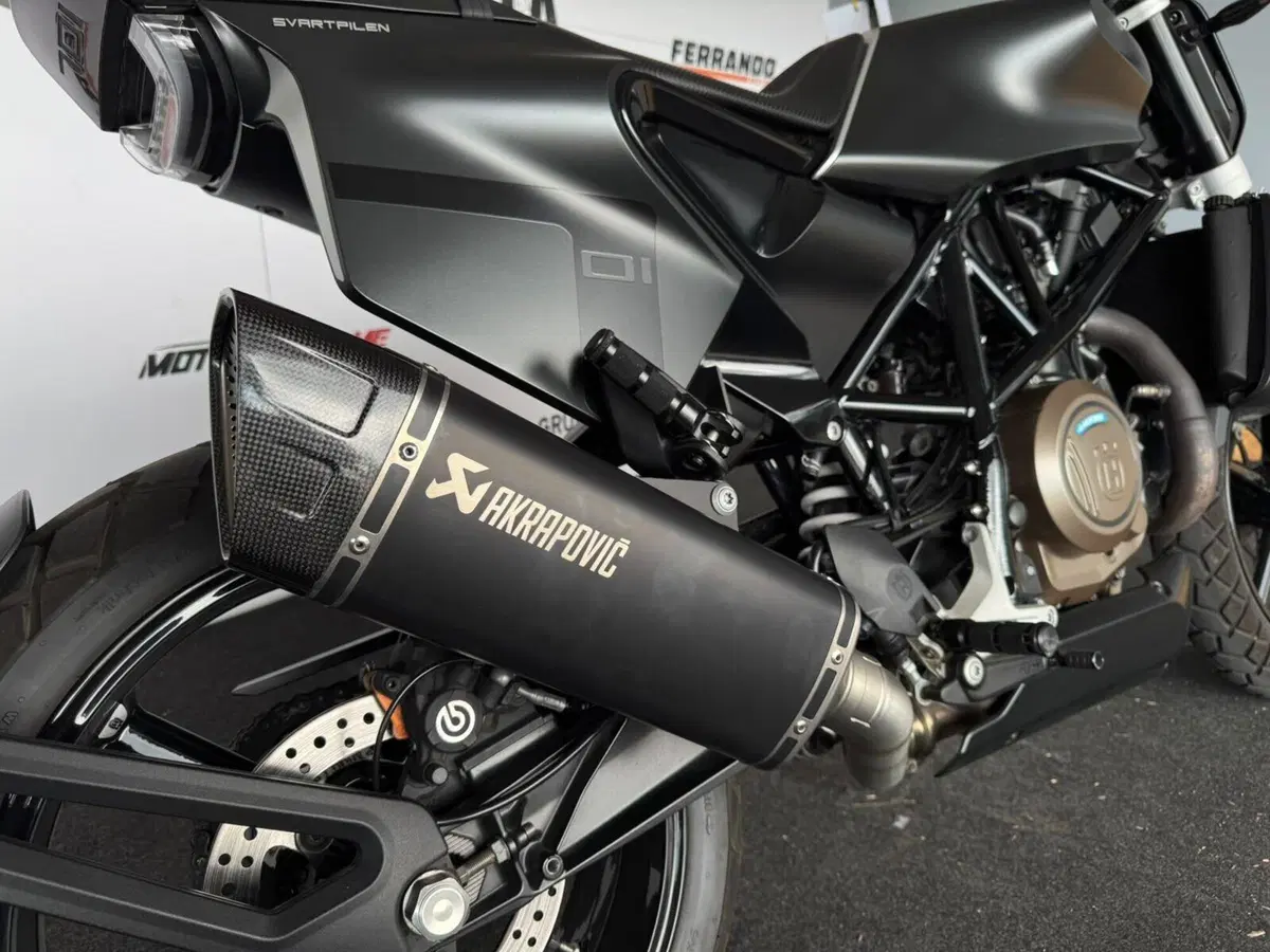 Husqvarna Svartpilen 701 (2020) (3)