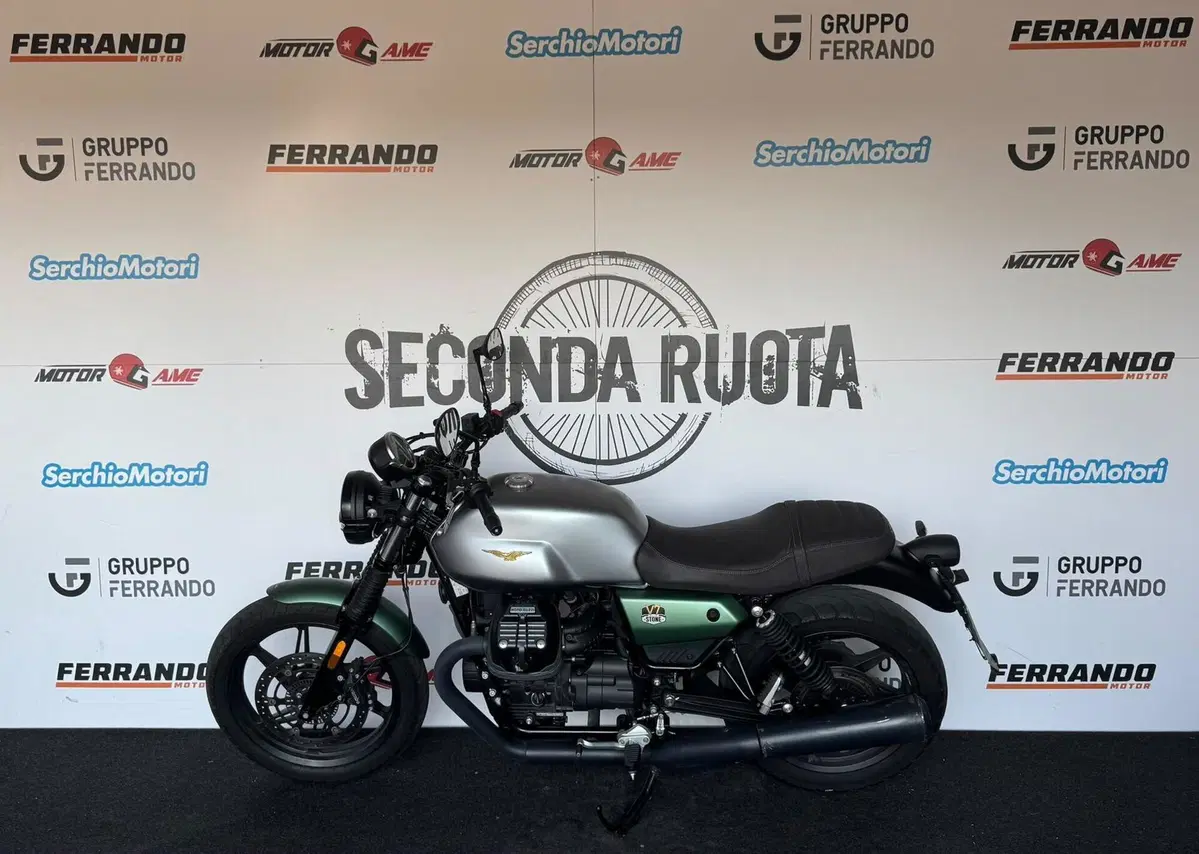 Moto Guzzi V7 Stone Centenario (2021 - 22) (4)