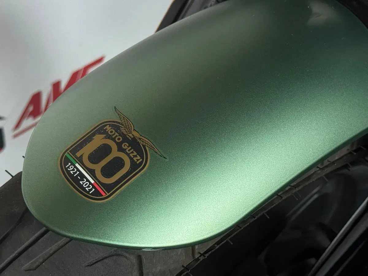 Moto Guzzi V7 Stone Centenario (2021 - 22) (6)