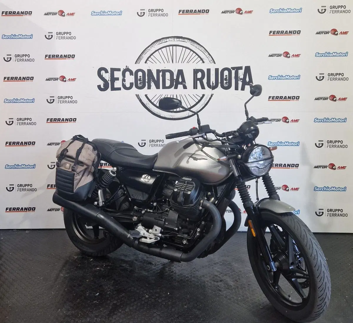 Moto Guzzi V7 Stone (2021 - 24) (3)