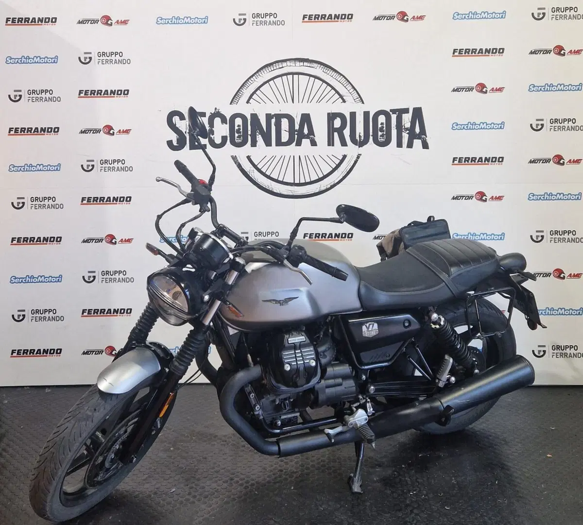 Moto Guzzi V7 Stone (2021 - 24) (4)