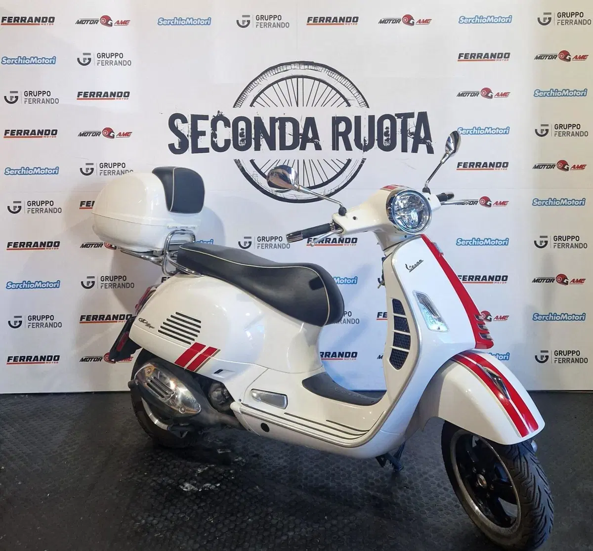 Vespa GTS 300 Super Racing Sixties Hpe (2021 - 22) (3)