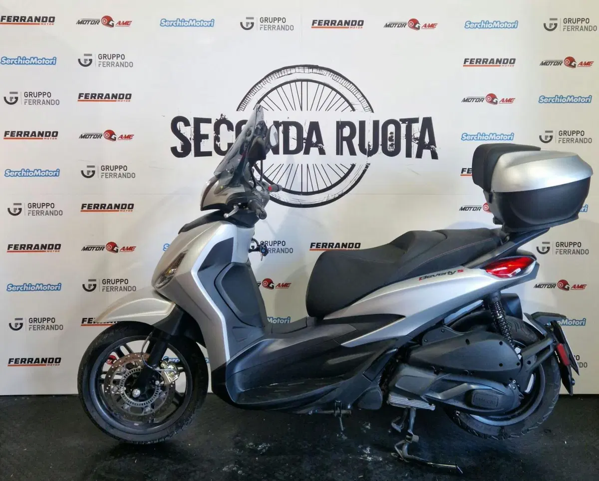 Piaggio Beverly 300 Hpe (2021) (2)
