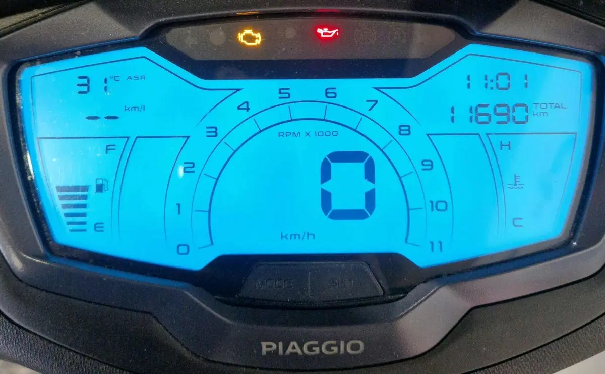 Piaggio Beverly 300 Hpe (2021) (5)