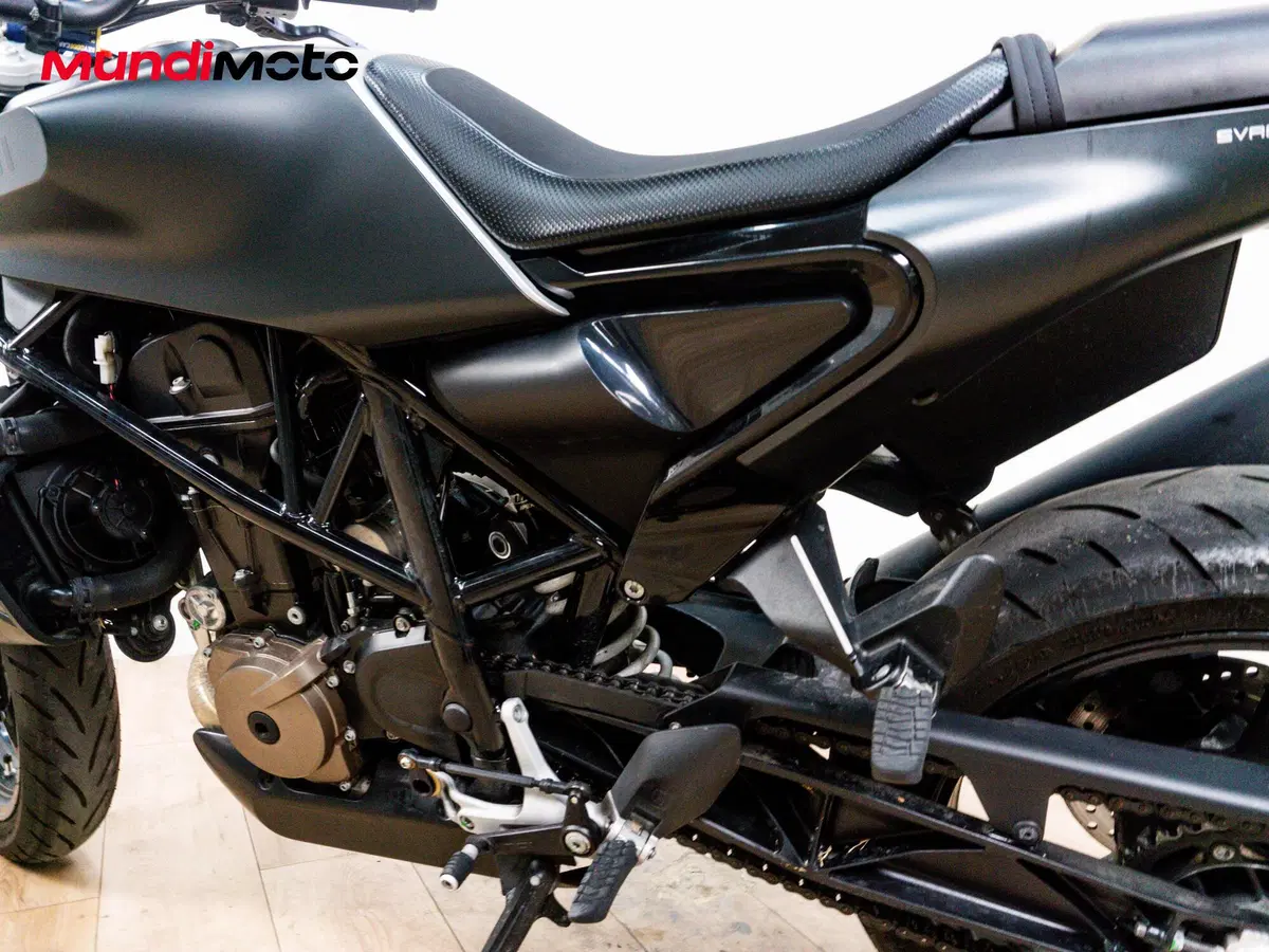 Husqvarna Svartpilen 701 (2019) (10)