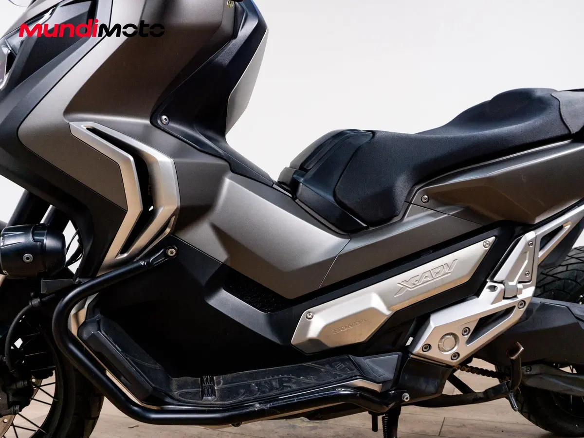 Honda X-ADV 750 (2017) (9)