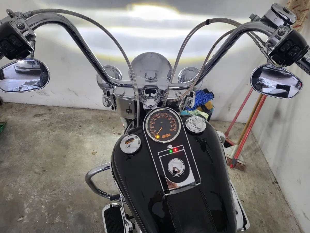 Harley-Davidson 1690 Deluxe ABS (2011 - 16) - FLSTN (6)