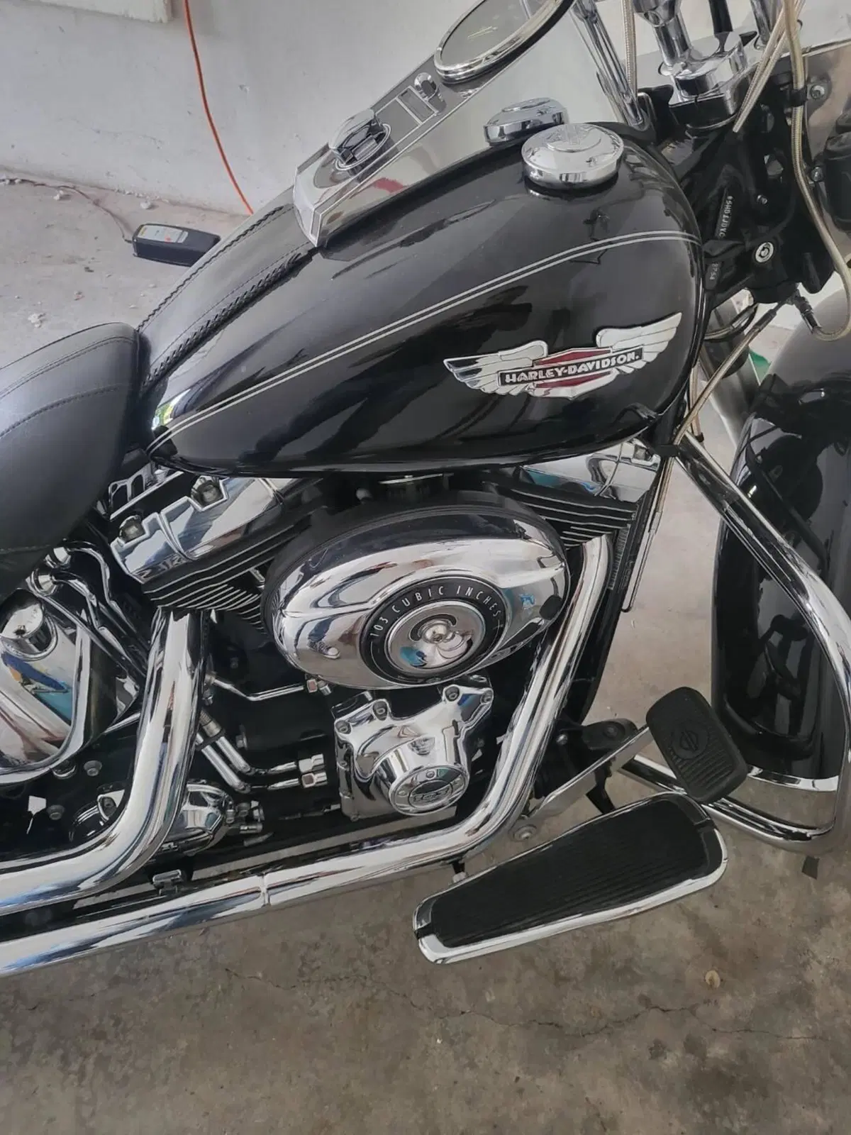 Harley-Davidson 1690 Deluxe ABS (2011 - 16) - FLSTN (8)