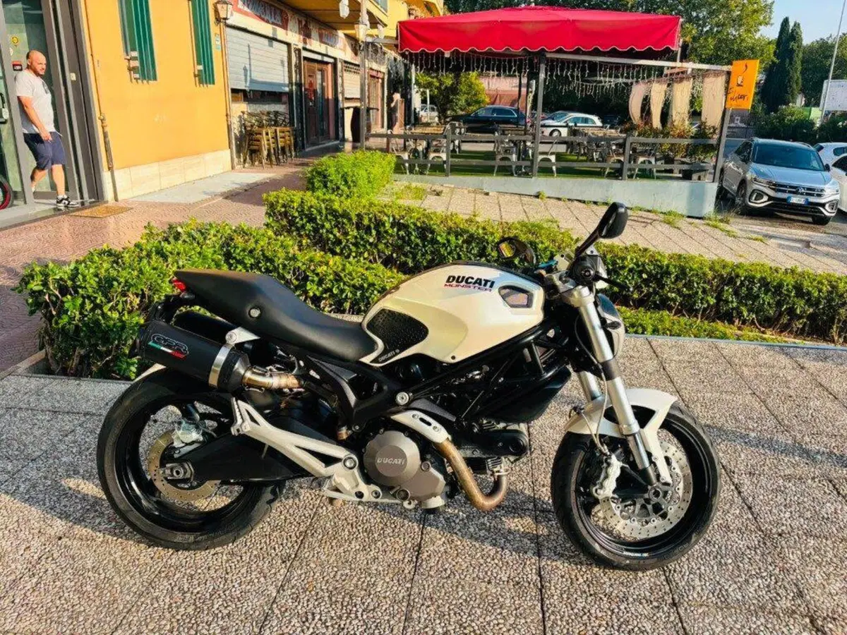 Ducati Monster 696 (2008 - 13) (2)