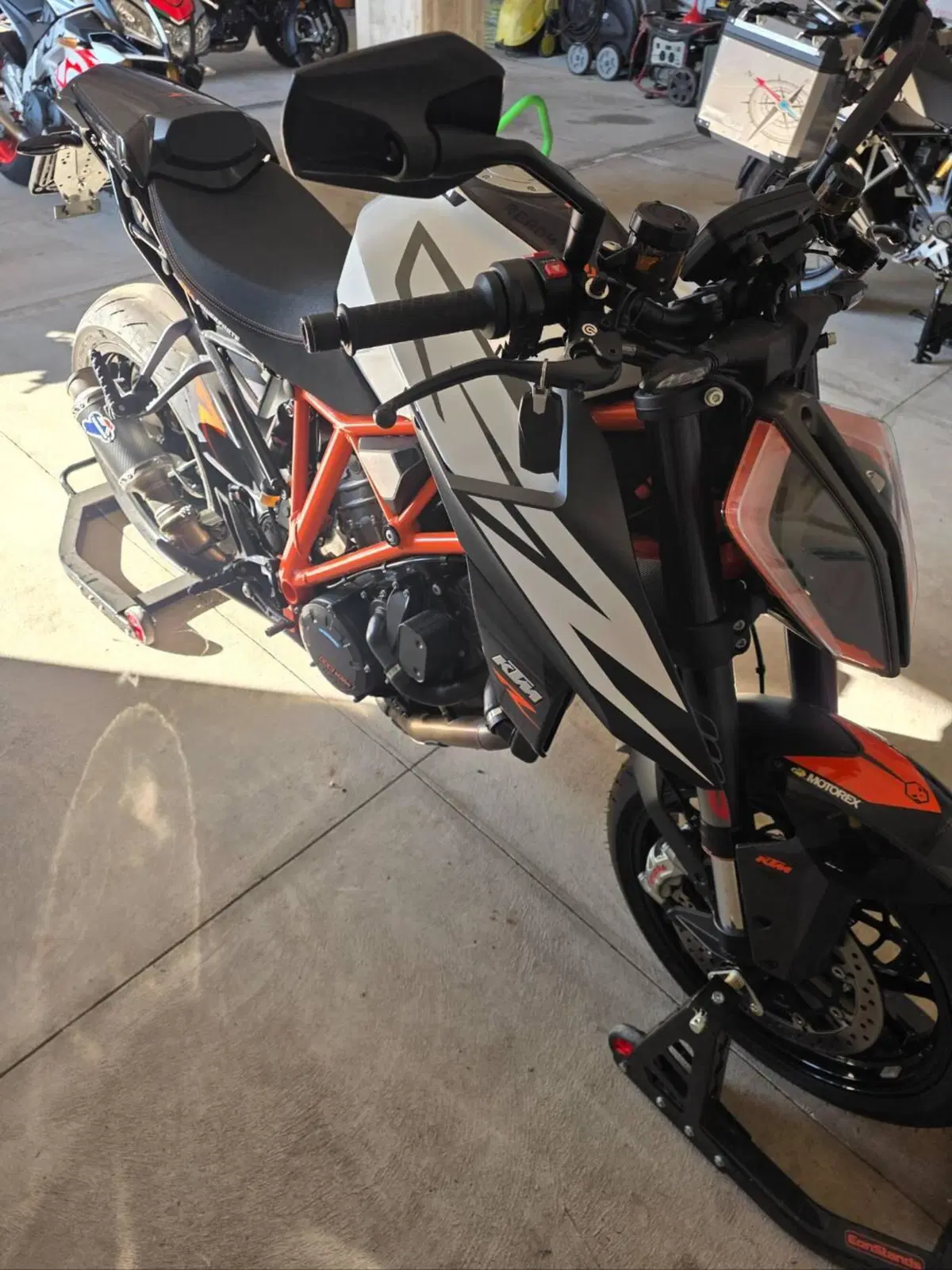 KTM 1290 Super Duke R (2019) (3)