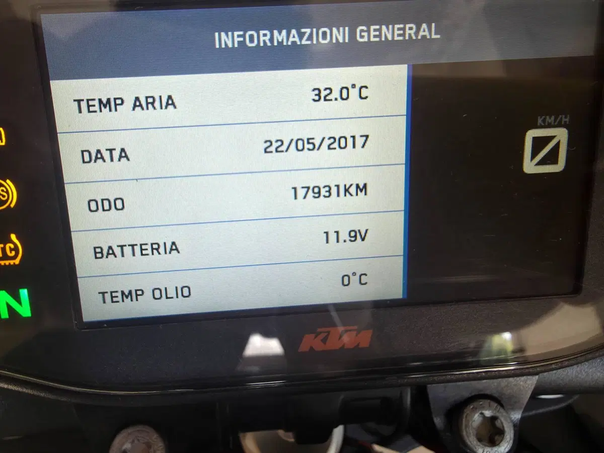 KTM 1290 Super Duke R (2019) (6)