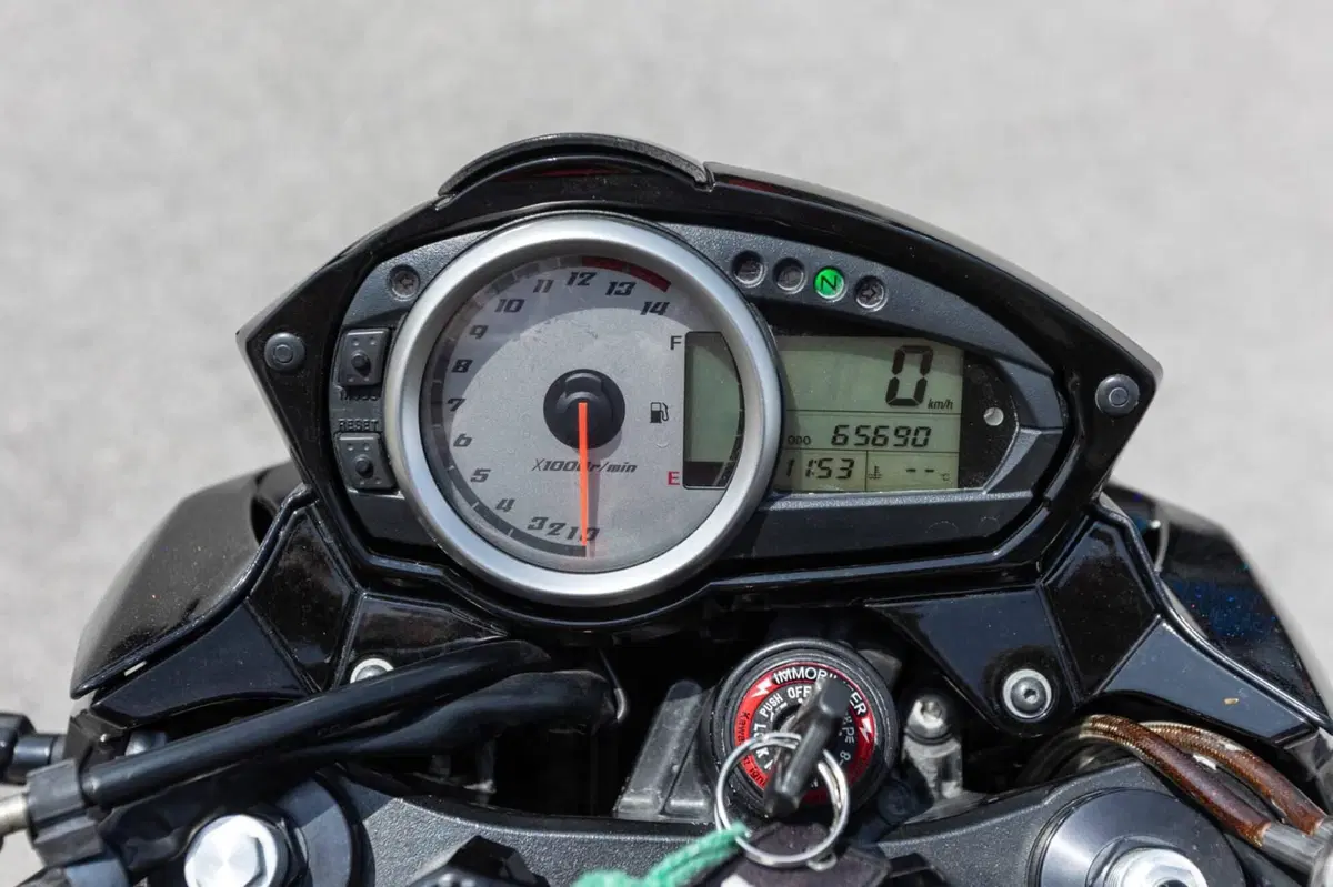 Kawasaki Z 750 (2007 - 14) (8)