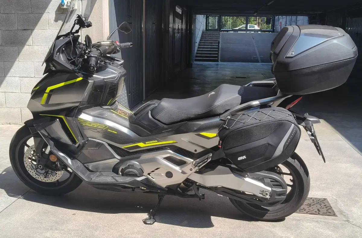 Honda Forza 750 DCT Urban (2021 - 24) (5)