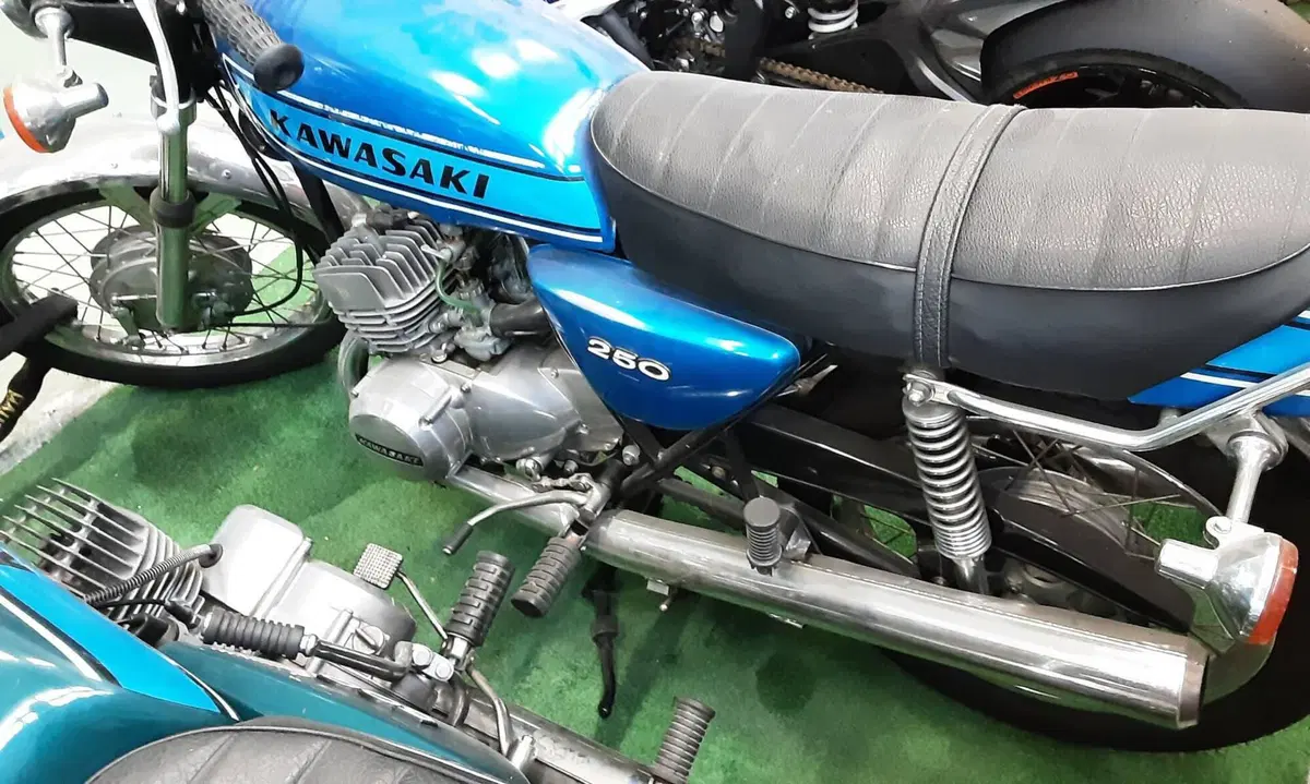 Kawasaki h1 250 (4)