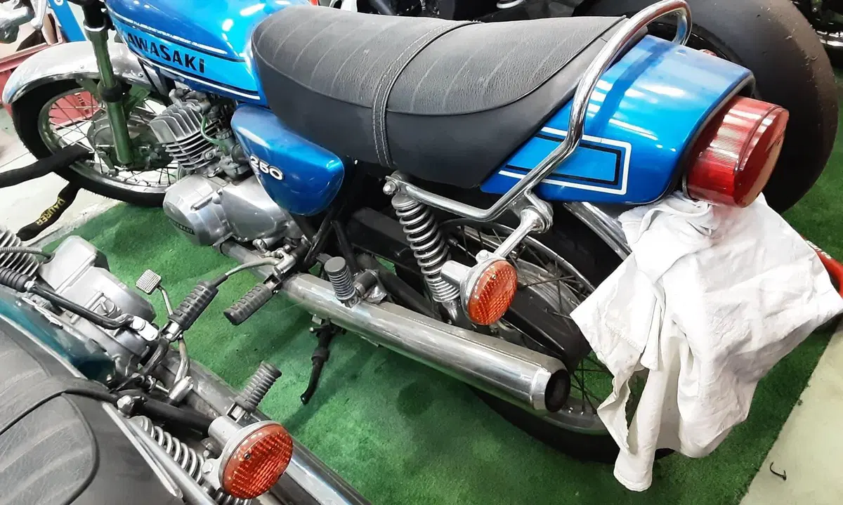 Kawasaki h1 250 (5)