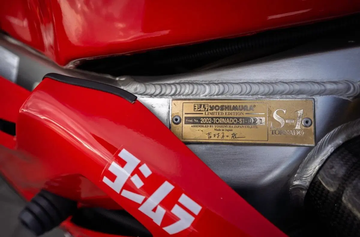 Yoshimura Tornado S-1: in vendita una delle sole 50 rarissime superbike del 2002 (5)