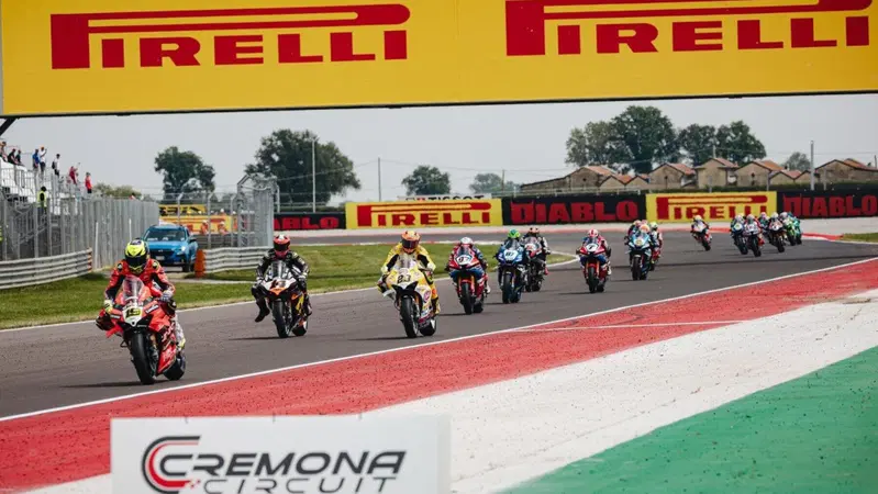 SBK. Vivi Cremona da protagonista con MotoXRacing e Motorsport World Service