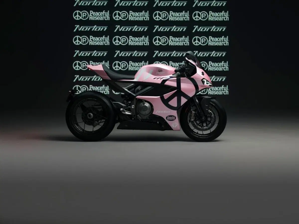 Norton Manx R: nasce la one-off in collaborazione con Peaceful Research