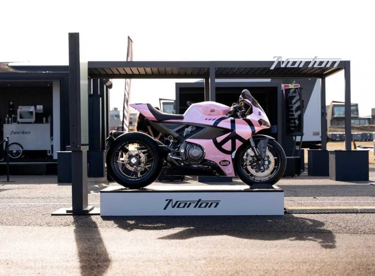 Norton Manx R: nasce la one-off in collaborazione con Peaceful Research (3)