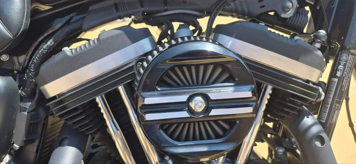 Harley-Davidson 883 Iron (2014 - 16) - XL 883N (5)