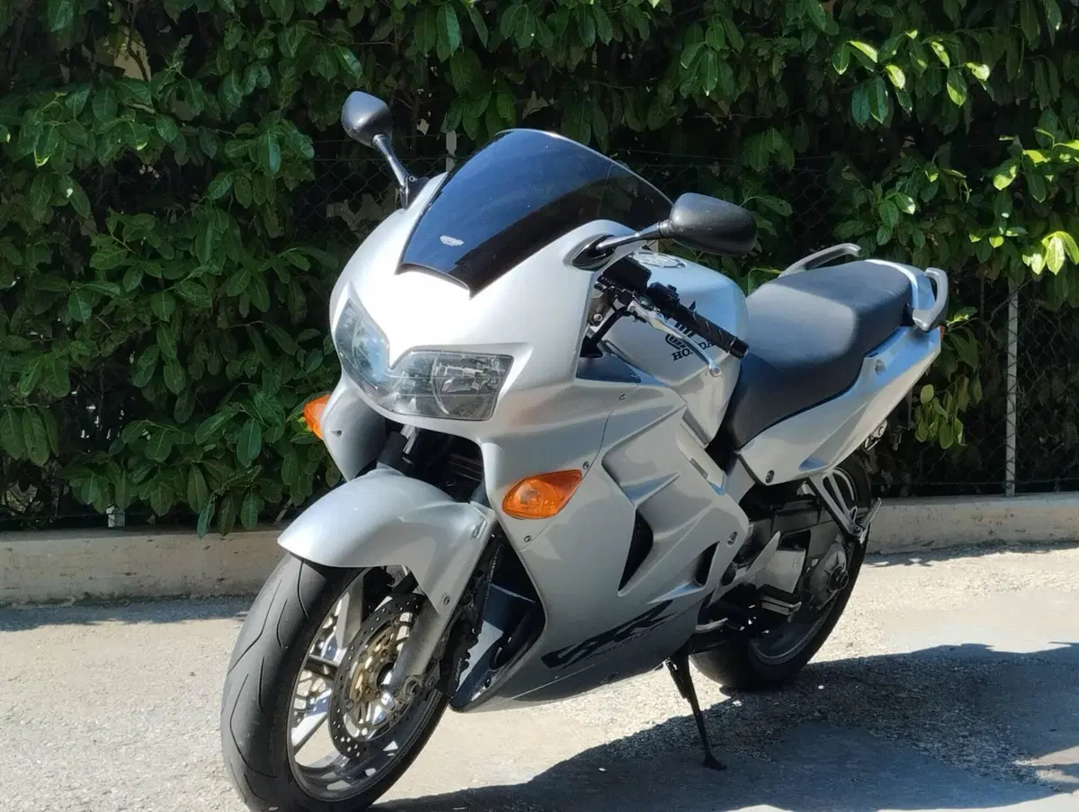 Honda VFR 800 (1998 - 01) (7)