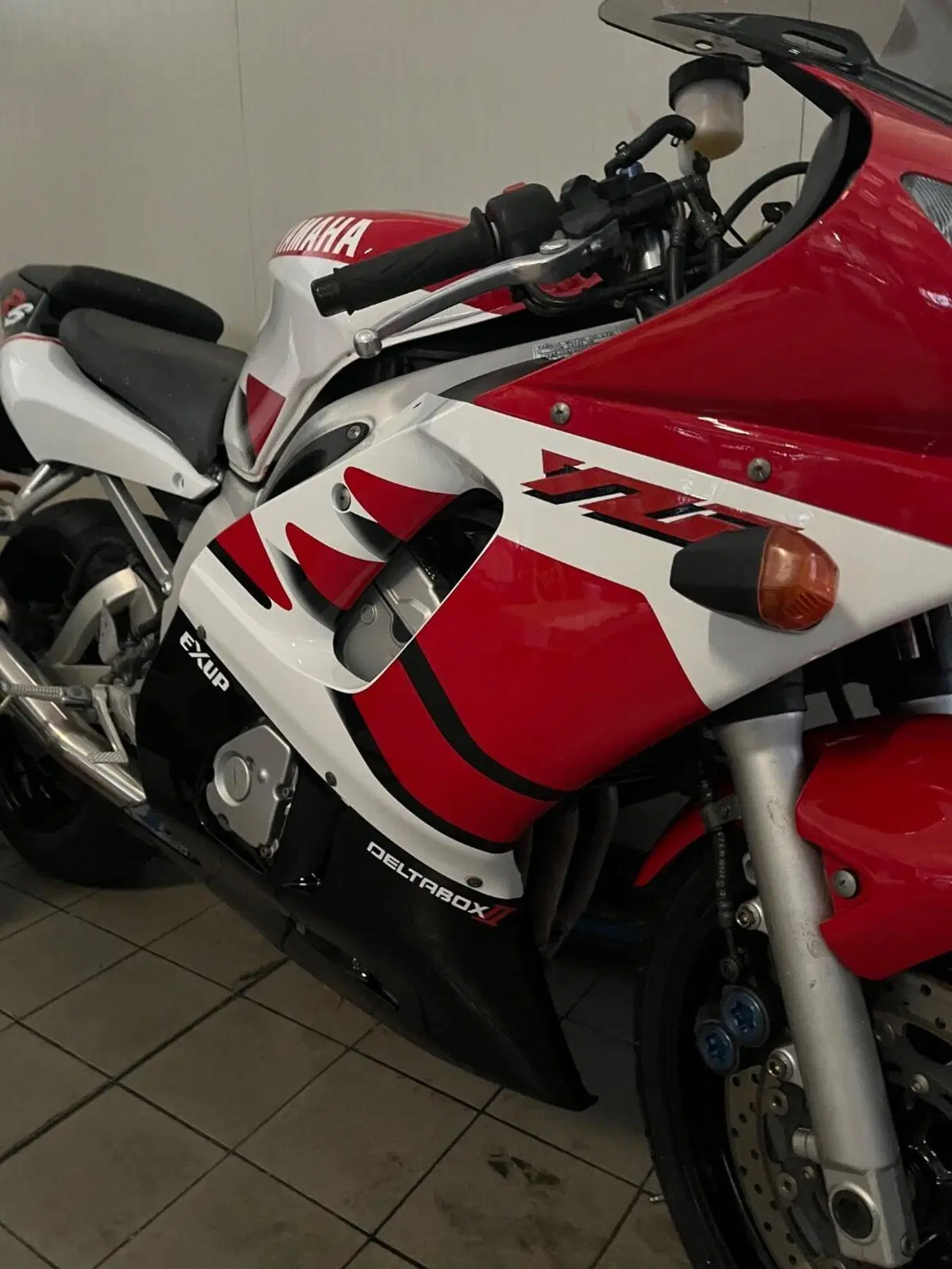 Yamaha YZF R6 (1999 - 00) (2)