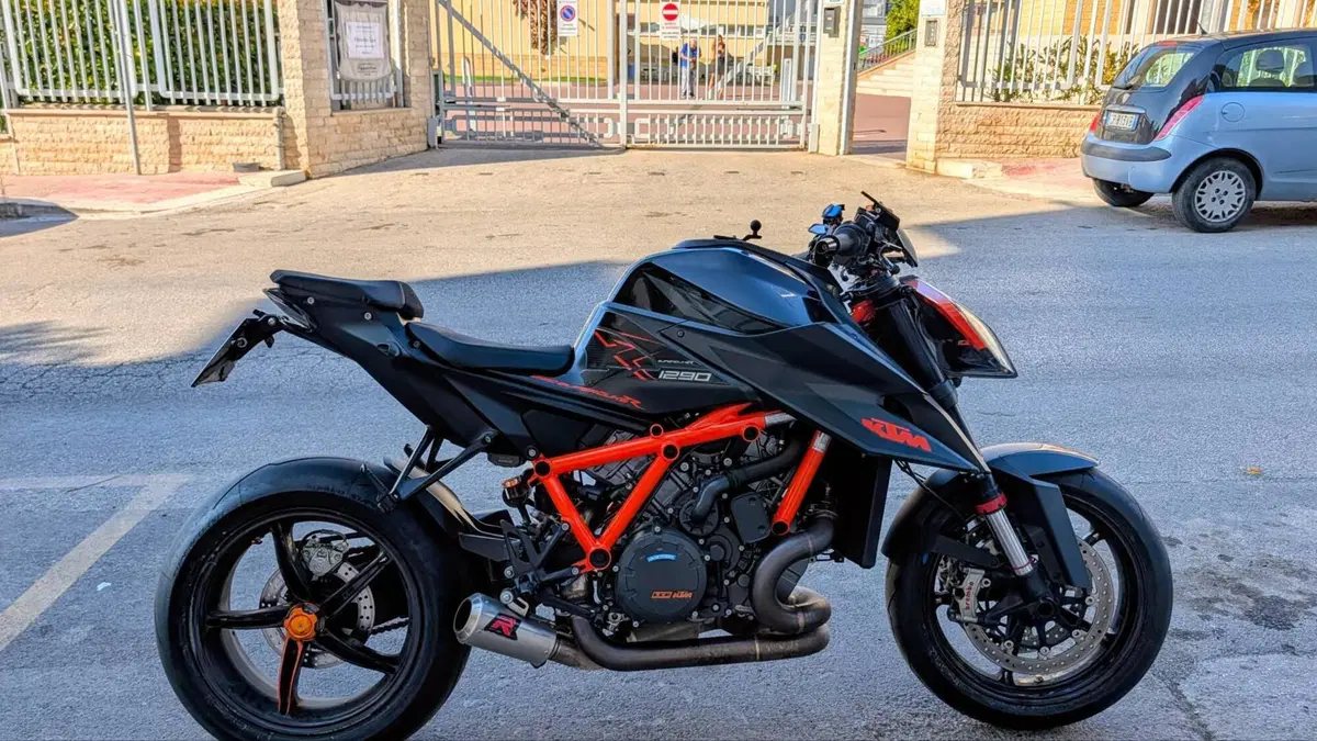 KTM 1290 Super Duke R (2021) (2)