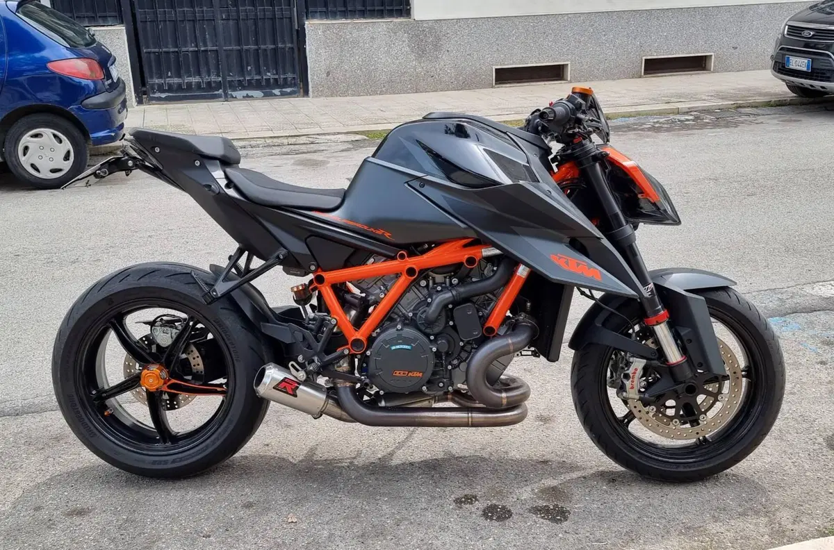KTM 1290 Super Duke R (2021) (3)