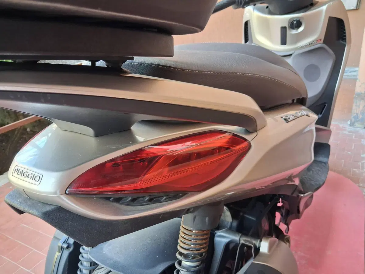 Piaggio Beverly 400 ABS-ASR (2021 - 24) (2)