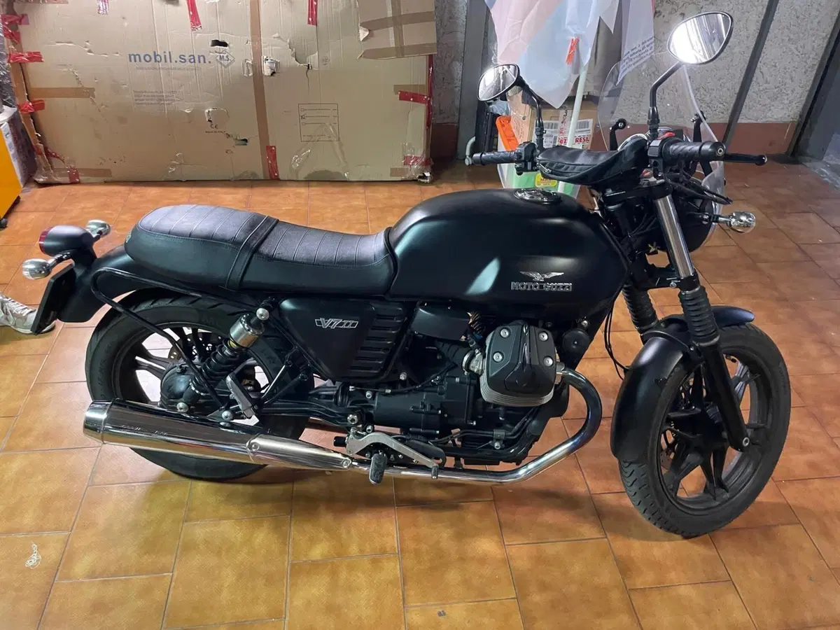 Moto Guzzi V7 II Stone (2015 - 17) (7)