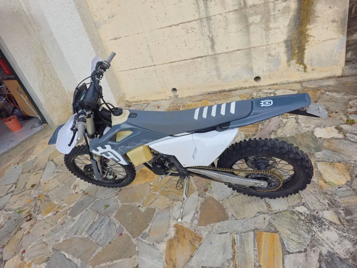 Husqvarna FE 350 Pro (2024) (17)